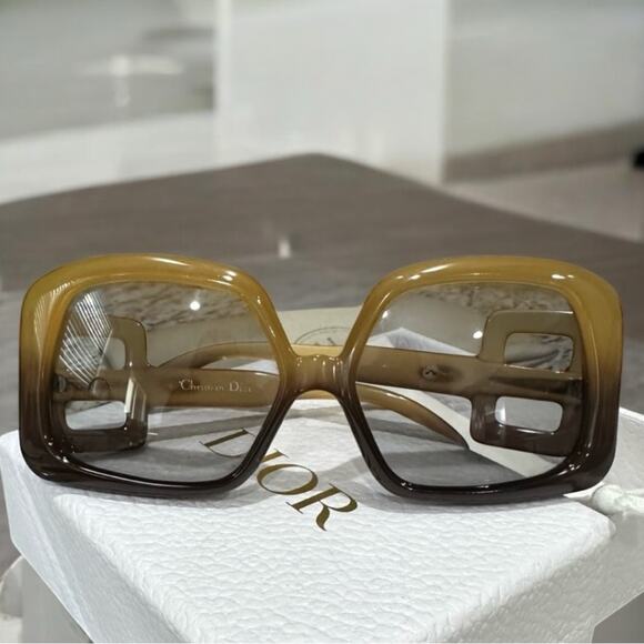 Vintage Christian Dior 737 Sunglasses – Oversized Honey Optyl Frame | 1970s - Picture 4 of 16
